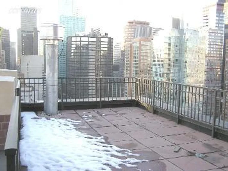 New York City Real Estate | View 351 East 51st Street, PH8 | room 2 | View 3