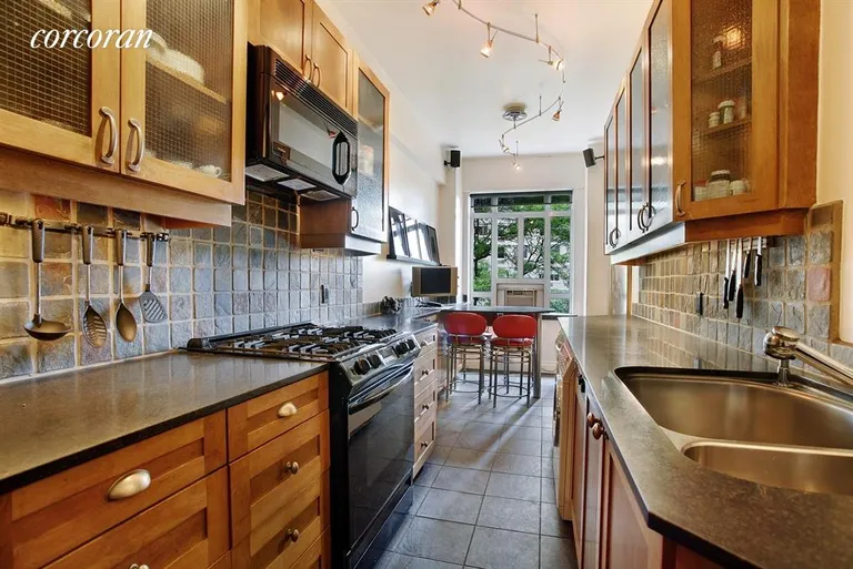 New York City Real Estate | View 25 Central Park West, 4Y | Kitchen | View 2