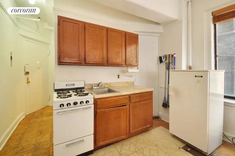 New York City Real Estate | View 118 West 72nd Street, 603 | room 2 | View 3
