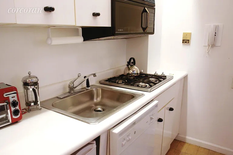 New York City Real Estate | View 45 East 25th Street, 11E | A very nice, updated kitchen! | View 3