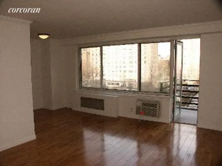 New York City Real Estate | View 392 Central Park West, 6J | Dining Alcove | View 3