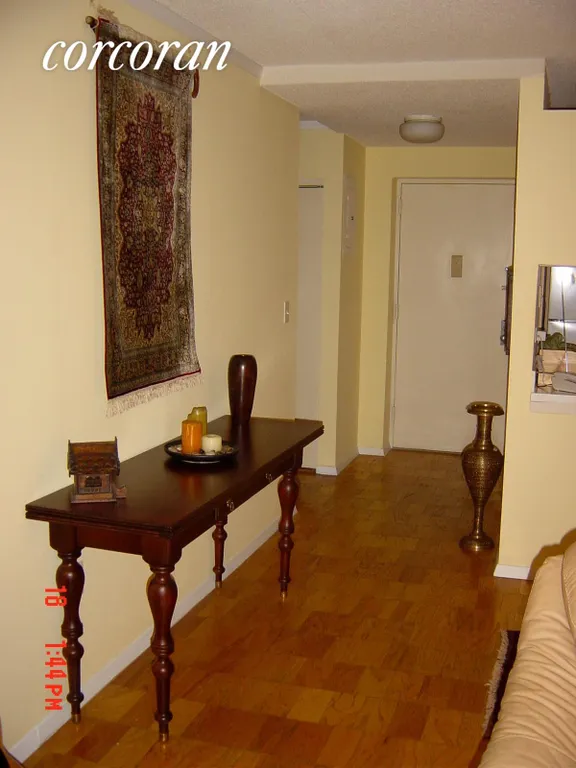 New York City Real Estate | View 300 Rector Place, 6M | Entry Foyer | View 2