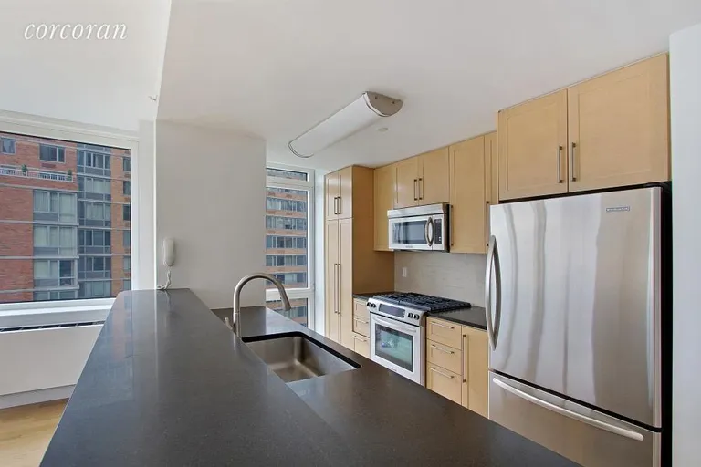 New York City Real Estate | View 415 Main Street, 15G | room 3 | View 4
