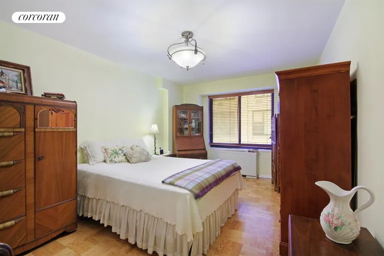 New York City Real Estate | View 10 East End Avenue, 1B | Bedroom | View 4