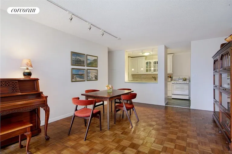 New York City Real Estate | View 531 Main Street, 1012 | Dining Area | View 3