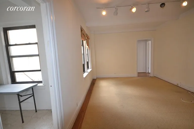New York City Real Estate | View 133 West 71st Street, 9C | room 1 | View 2