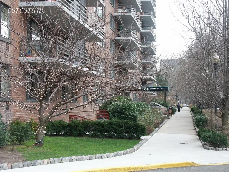 New York City Real Estate | View 392 Central Park West, 9E | Landscaped grounds | View 3