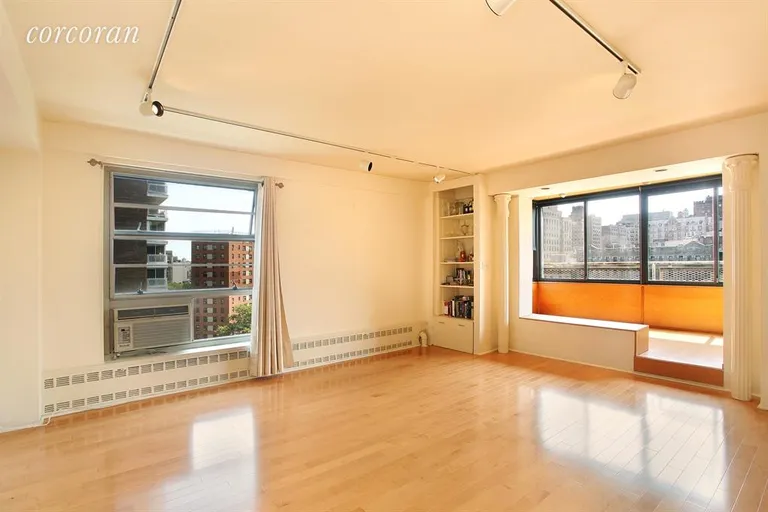New York City Real Estate | View 80 La Salle Street, 10F | Living Room | View 4