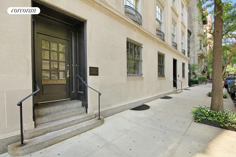 New York City Real Estate | View 630 Park Avenue, MEDICAL | East 66th Street Entrance | View 4