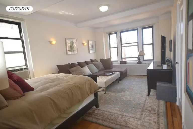 New York City Real Estate | View 201 West 77th Street, 3G | room 4 | View 5