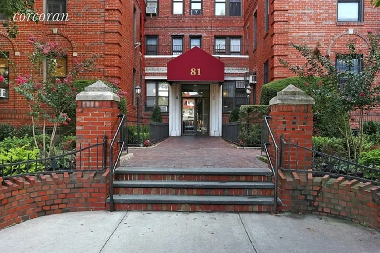 New York City Real Estate | View 81 Ocean Parkway, 4E | room 4 | View 5