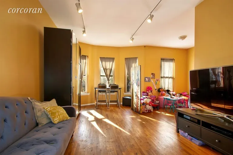 New York City Real Estate | View 201 Saint James Place, 3B | Living Room | View 2