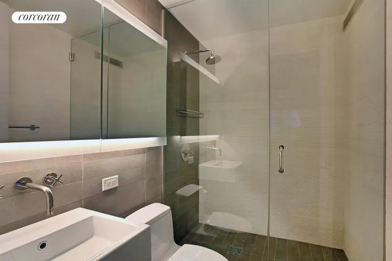 New York City Real Estate | View 515 East 72nd Street, 30H | Ensuite Master Bathroom | View 8