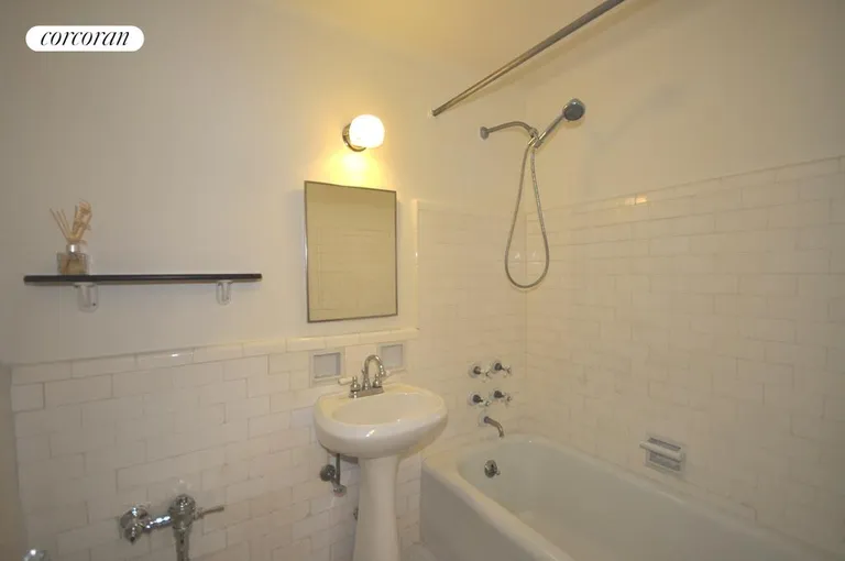 New York City Real Estate | View 59 Pineapple Street, 2G | room 4 | View 5