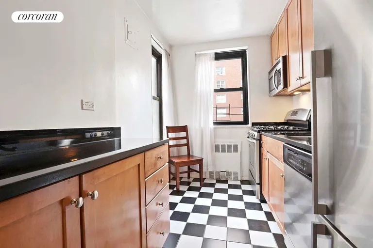 New York City Real Estate | View 305 East 72Nd Street, 5DN | Eat-In Kitchen | View 3
