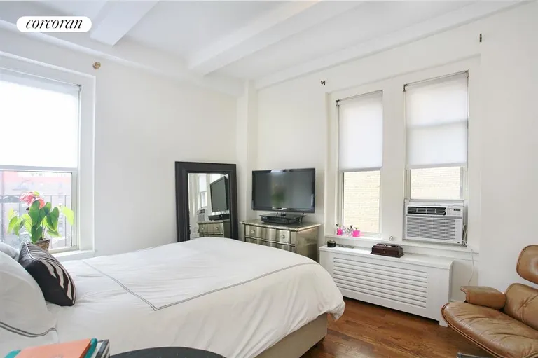 New York City Real Estate | View 25 Fifth Avenue, 11H | Bedroom | View 4