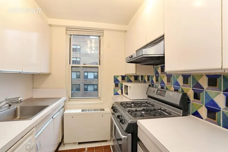 New York City Real Estate | View 340 East 64th Street, 11B | Kitchen | View 2