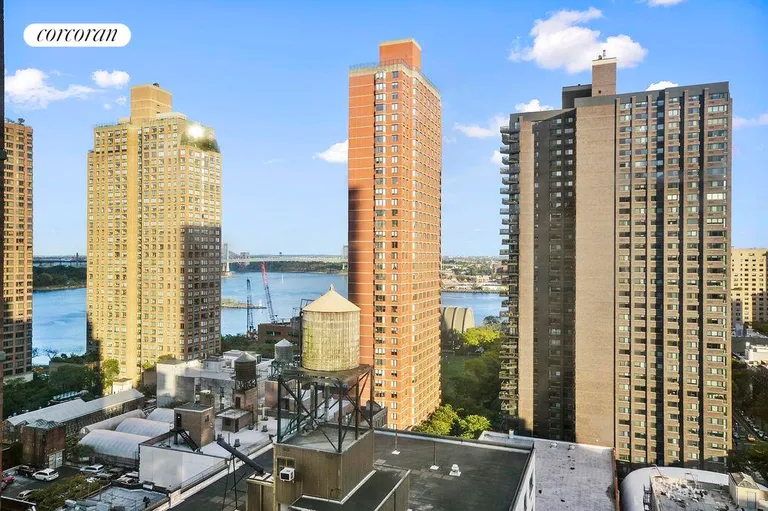 New York City Real Estate | View 400 East 90th Street, 18A | 4 | View 4