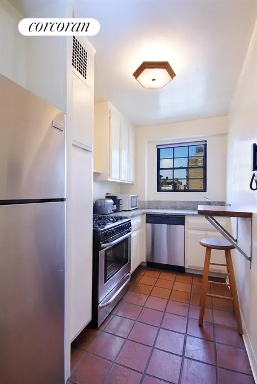 New York City Real Estate | View 10 West 15th Street, 1018 | Kitchen | View 3