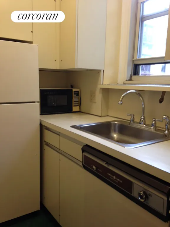New York City Real Estate | View 210 West 19th Street, 5D | WINDOWED KITCHEN | View 5