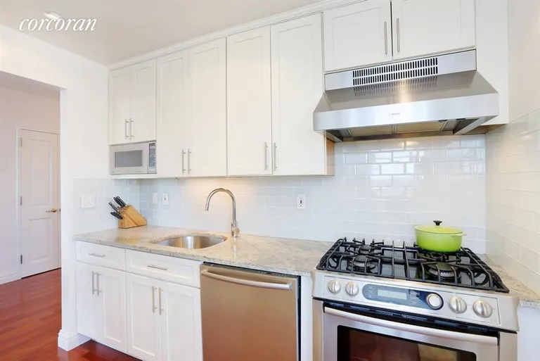 New York City Real Estate | View 404 East 76th Street, 20A | Beautiful newly renovated Kitchen | View 2