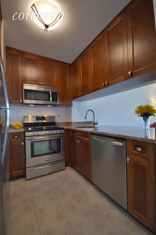 New York City Real Estate | View 45 East 25th Street, 33A | New kitchen! | View 3