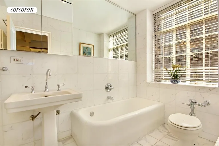 New York City Real Estate | View 1100 Park Avenue, 6C | Bathroom | View 9