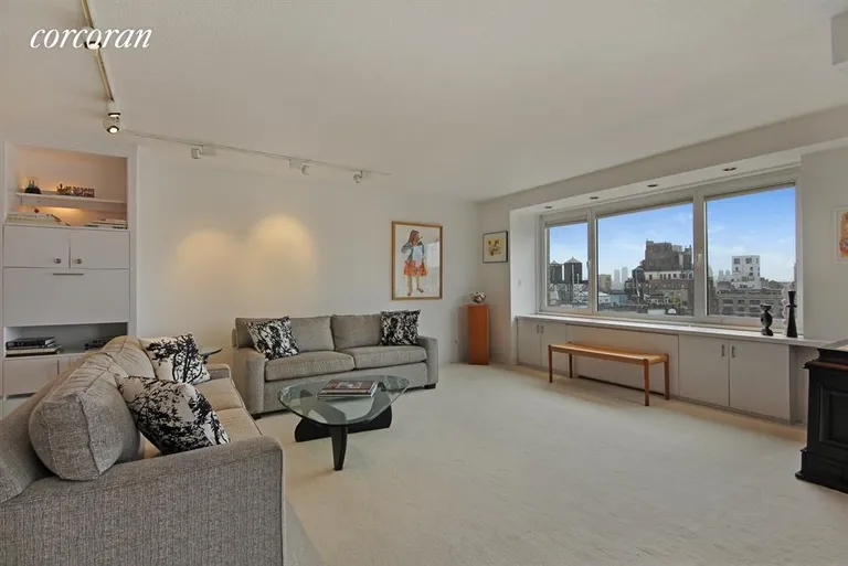 New York City Real Estate | View 1065 Park Avenue, 20A | 2 Beds, 2 Baths | View 1