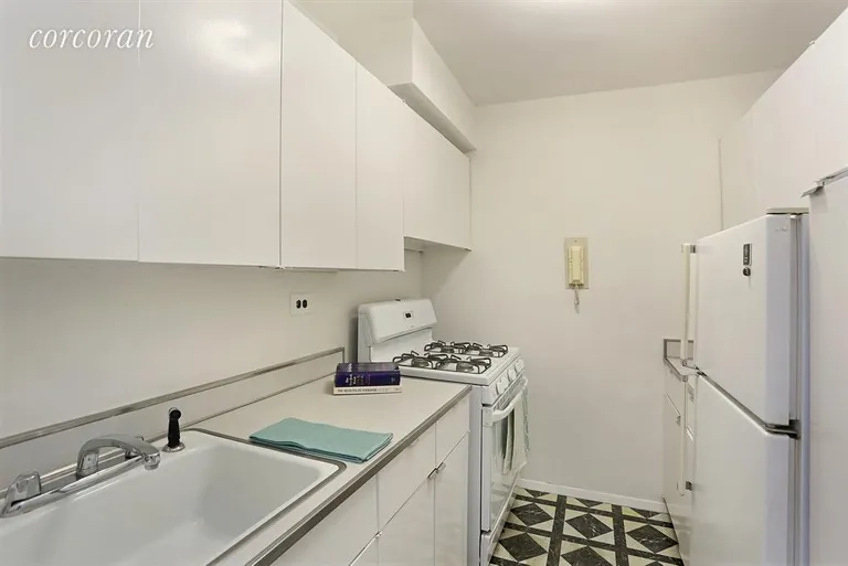 New York City Real Estate | View 170 West End Avenue, 28K | Kitchen | View 2