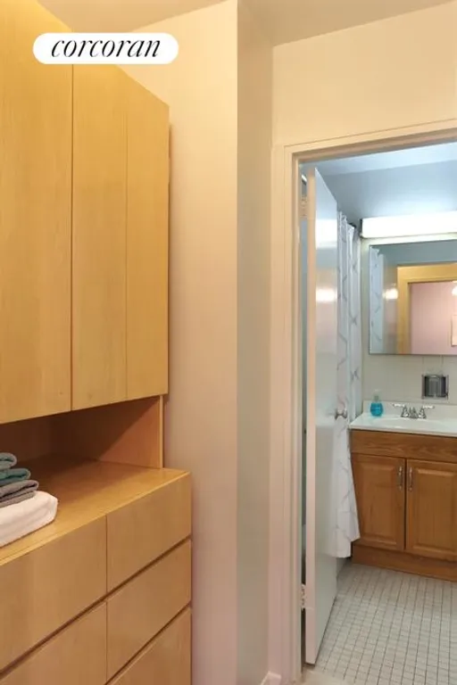 New York City Real Estate | View 170 West End Avenue, 28K | Bathroom | View 4