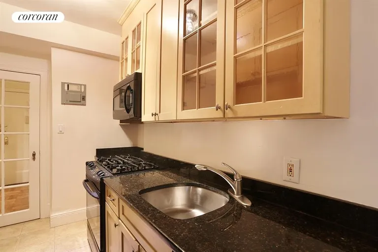 New York City Real Estate | View 172 West 79th Street, 6C | Kitchen | View 4
