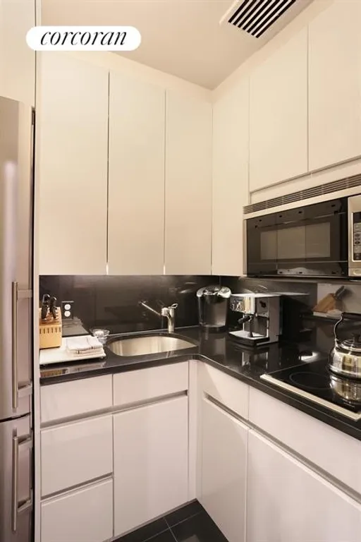 New York City Real Estate | View 465 Park Avenue, 13A | Kitchen | View 3