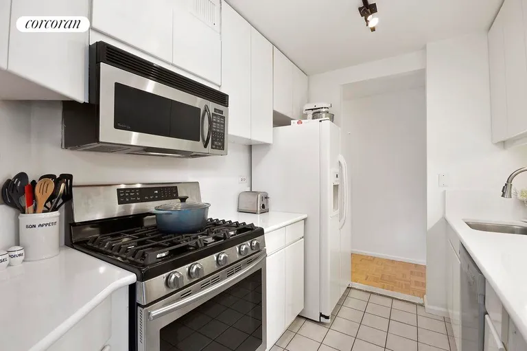 New York City Real Estate | View 275 Greenwich Street, 10L | 3 | View 4