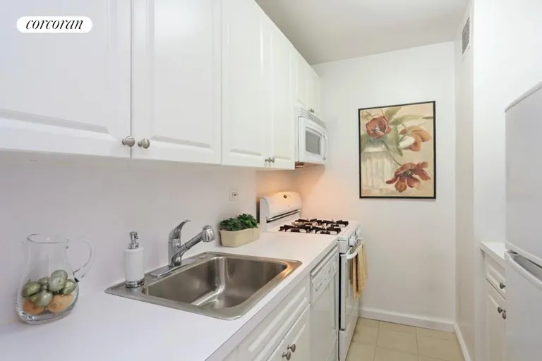 New York City Real Estate | View 160 West End Avenue, 28L | room 2 | View 3