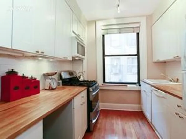 New York City Real Estate | View 611 West 111th Street, 37 | Kitchen | View 3