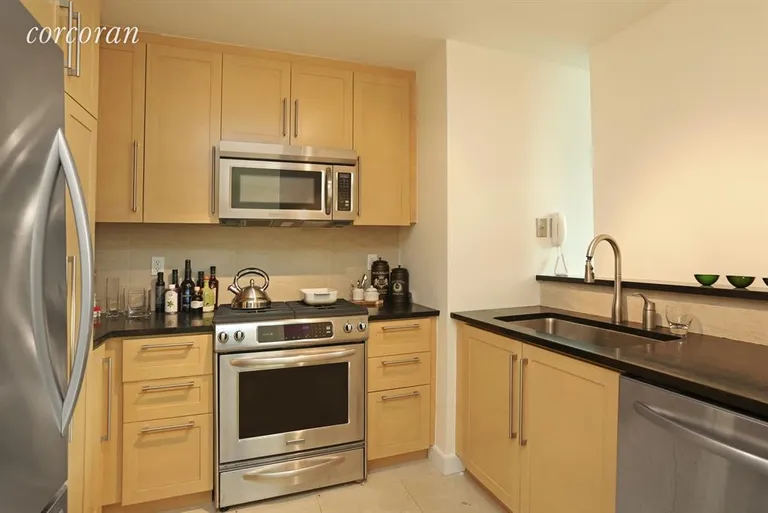 New York City Real Estate | View 415 Main Street, PH2D | Kitchen | View 2