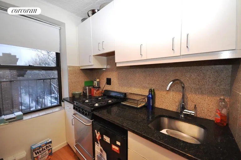 New York City Real Estate | View 1 Willow Place, 4R | Kitchen | View 2