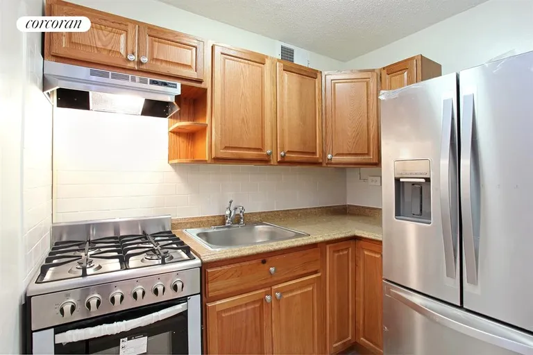 New York City Real Estate | View 185 Hall Street, 1110 | Kitchen | View 4