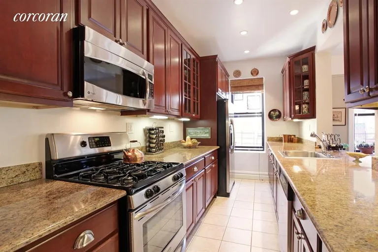 New York City Real Estate | View 225 Eastern Parkway, 6J | Open and cheeful... | View 2