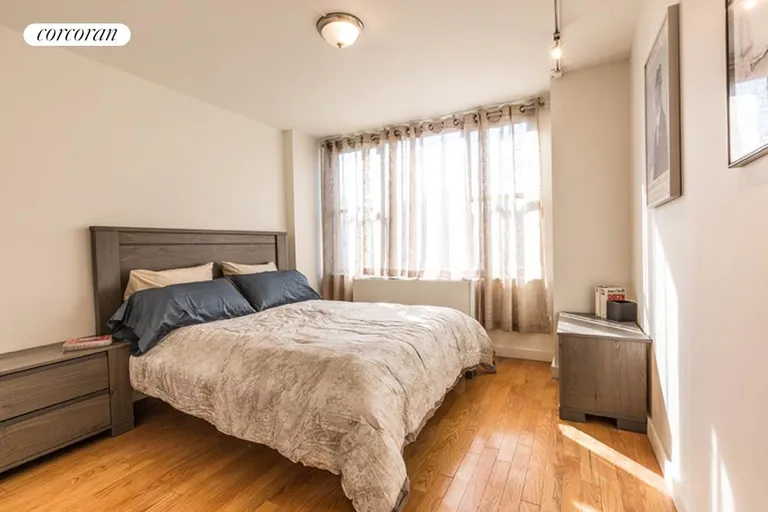 New York City Real Estate | View 301 East 79th Street, 18N | Bright & Cheerful | View 4