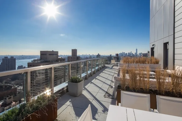 New York City Real Estate | View 325 Lexington Avenue, 25B | room 1 | View 2