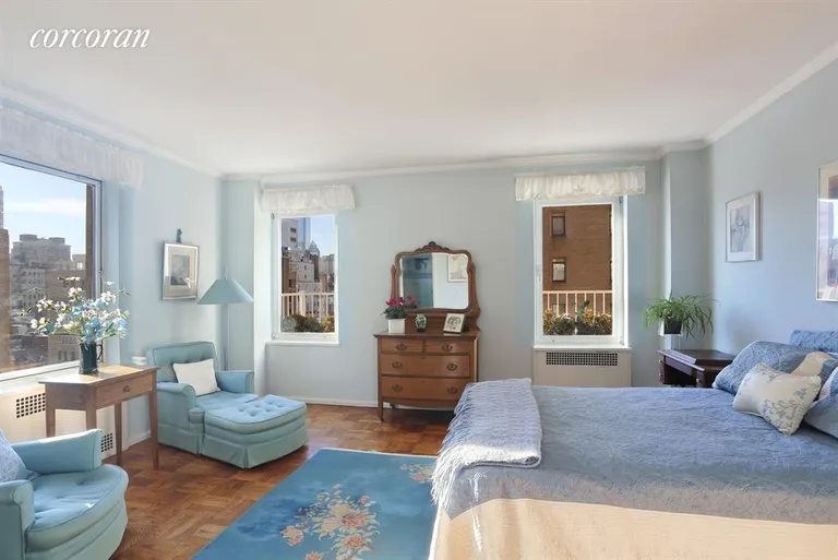 New York City Real Estate | View 880 Fifth Avenue, 12k | Sunny, corner Master Bedroom | View 2