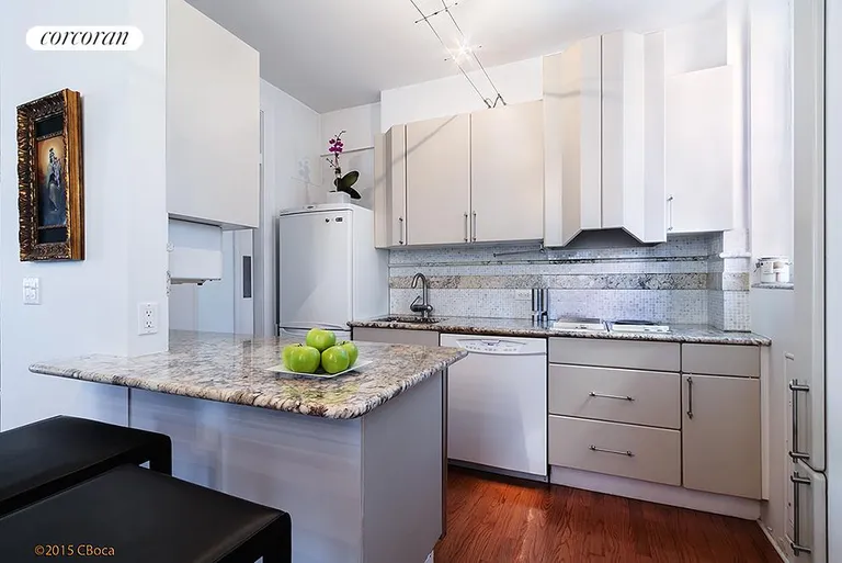 New York City Real Estate | View 925 Park Avenue, 10D | Windowed Kitchen | View 5