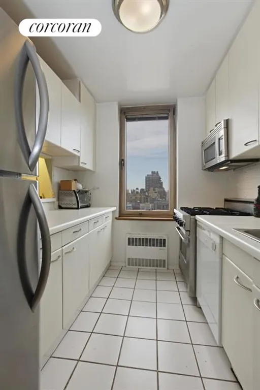 New York City Real Estate | View 200 East 89th Street, 19B | Kitchen | View 5