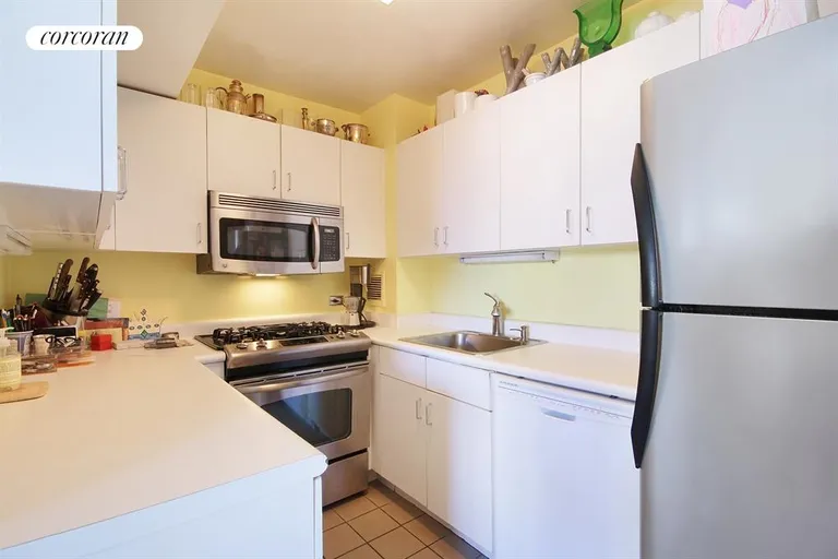 New York City Real Estate | View 2250 Broadway, 11C | New stainless steel appliances | View 4