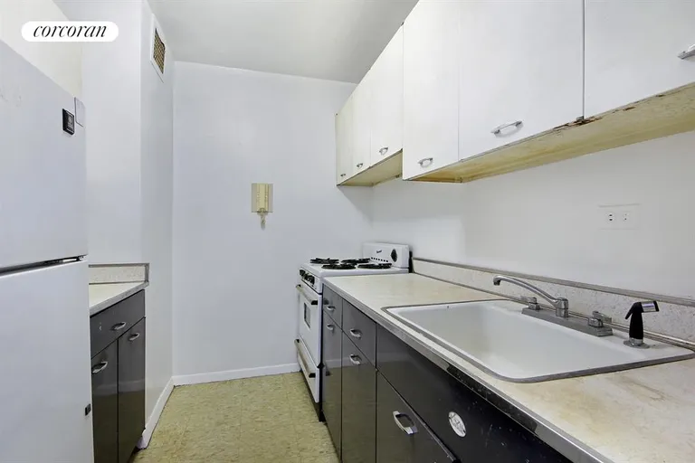 New York City Real Estate | View 205 West End Avenue, 19F | Kitchen | View 3