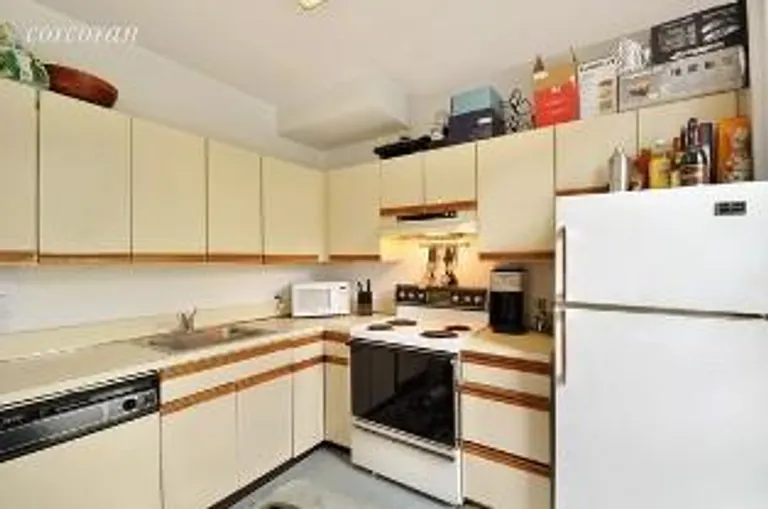 New York City Real Estate | View 5 Monroe Place, 3 | room 1 | View 2