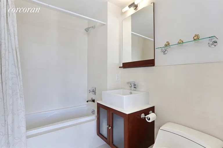 New York City Real Estate | View 302 2Nd Street, 9J | En suite master bathroom | View 5