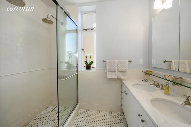New York City Real Estate | View 211 Central Park West, 8K | Master Bathroom | View 8