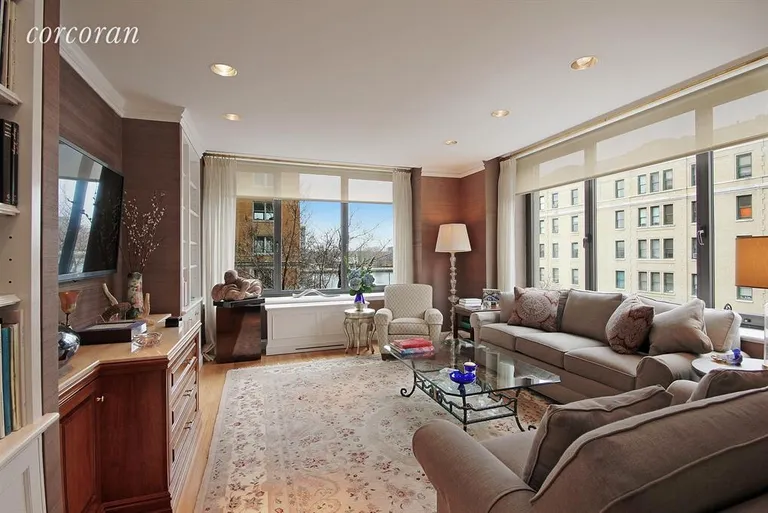 New York City Real Estate | View 2 East End Avenue, 3B | 3 Beds, 3 Baths | View 1